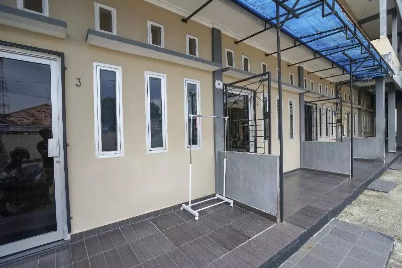 ホテル Oyo 2036 Afifah Residence Syariah