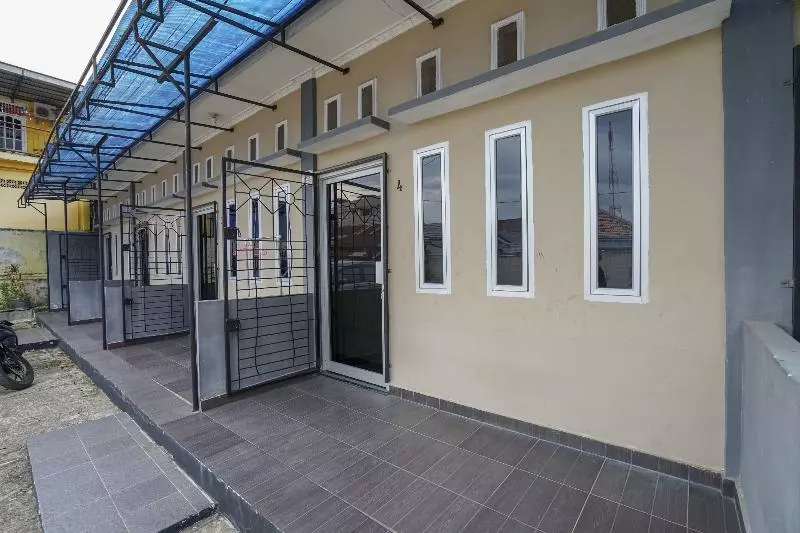 ホテル Oyo 2036 Afifah Residence Syariah