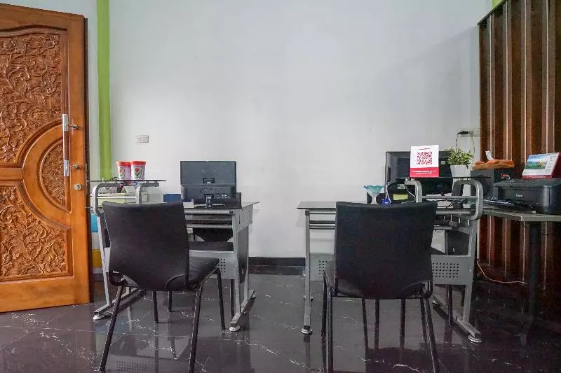 ホテル Oyo 2036 Afifah Residence Syariah