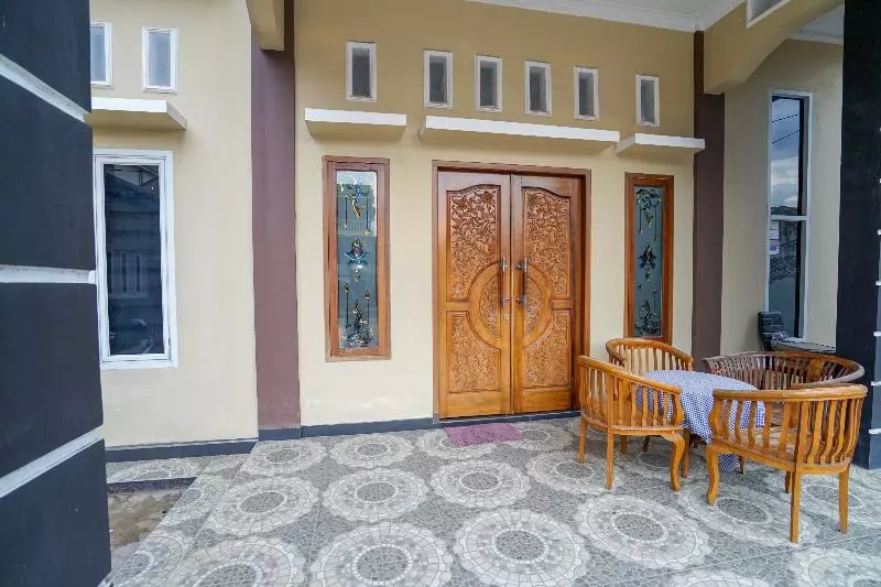 ホテル Oyo 2036 Afifah Residence Syariah