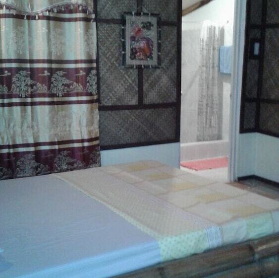 پانسیون Chelle S Guesthouse And Backpackers