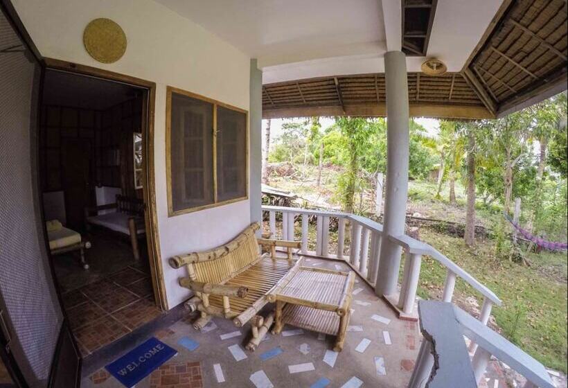 پانسیون Chelle S Guesthouse And Backpackers