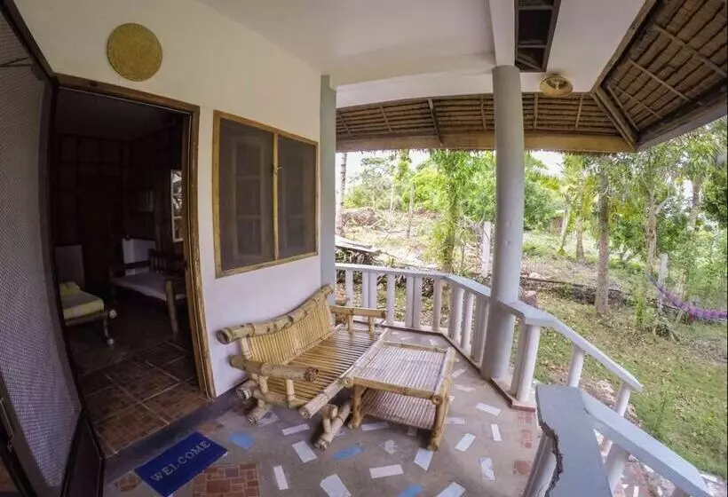 پانسیون Chelle S Guesthouse And Backpackers