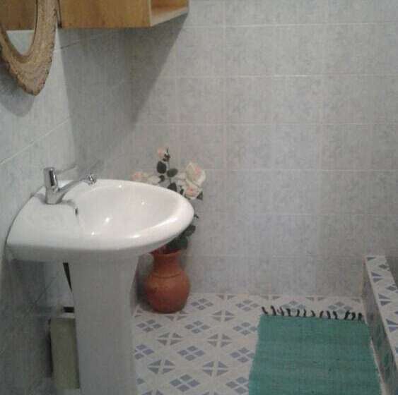 پانسیون Chelle S Guesthouse And Backpackers