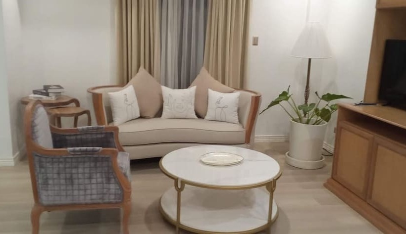 Queen Margarette Hotel Main