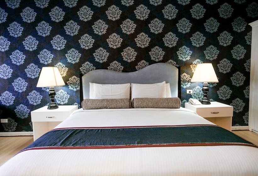 Queen Margarette Hotel Main