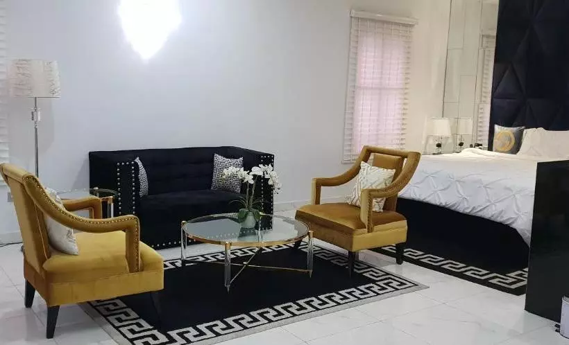 هتل Executive Home