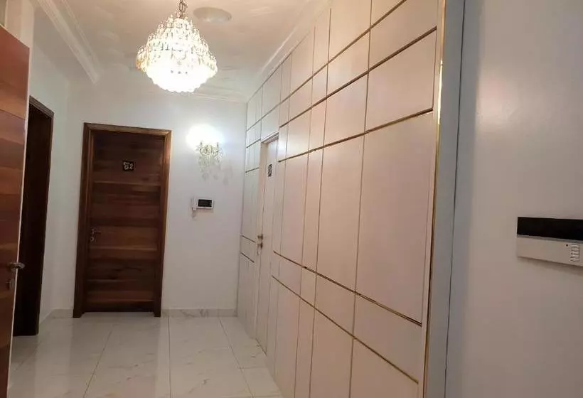 هتل Executive Home