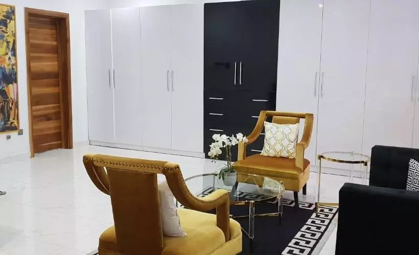 هتل Executive Home