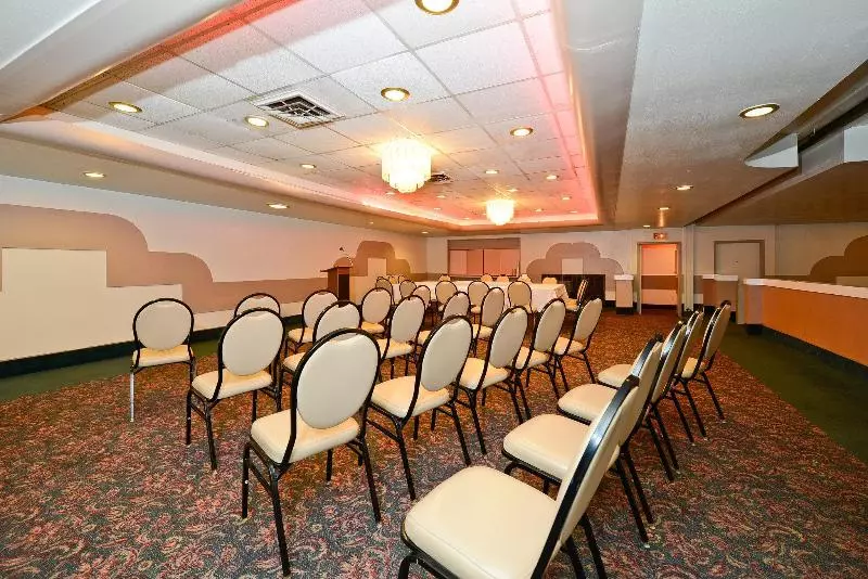 ホテル Howard Johnson By Wyndham Benton Harbor/st. Joseph