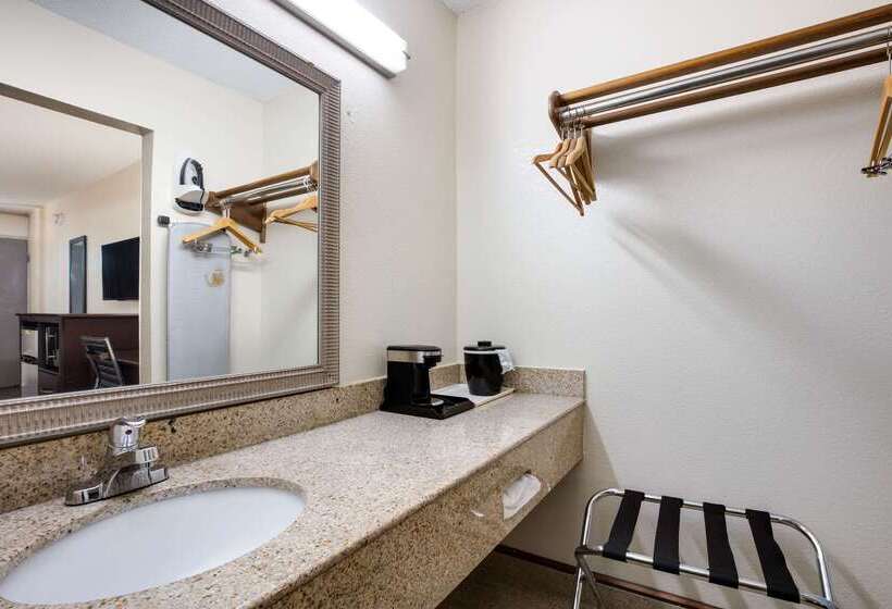 בית מלון כפרי Quality Inn