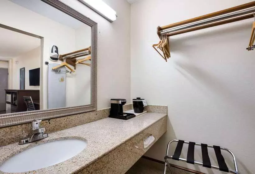 Отель Quality Inn