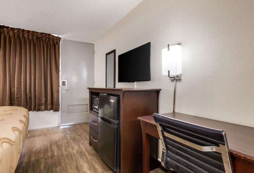 בית מלון כפרי Quality Inn