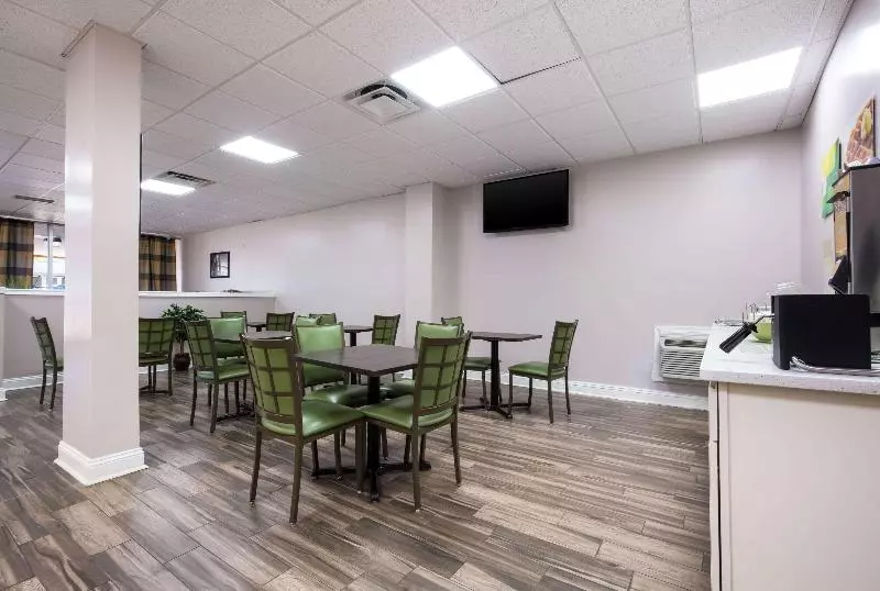 Отель Quality Inn