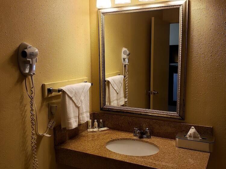 Отель Quality Inn & Suites Vancouver Hazel Dell