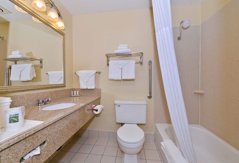 Отель Quality Inn & Suites Vancouver Hazel Dell