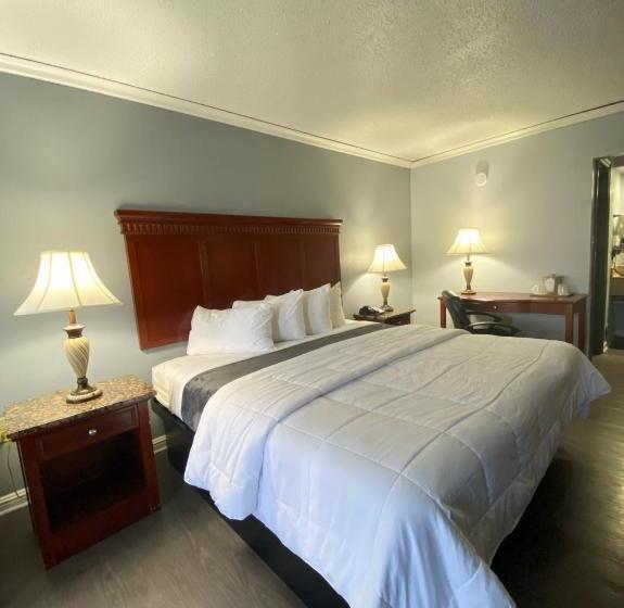 호텔 Quarters Inn & Suites