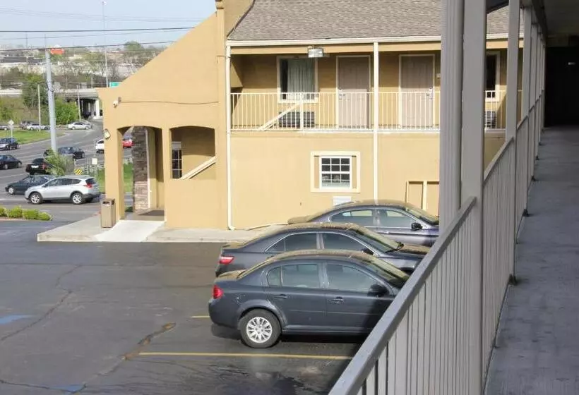 Отель Quarters Inn & Suites