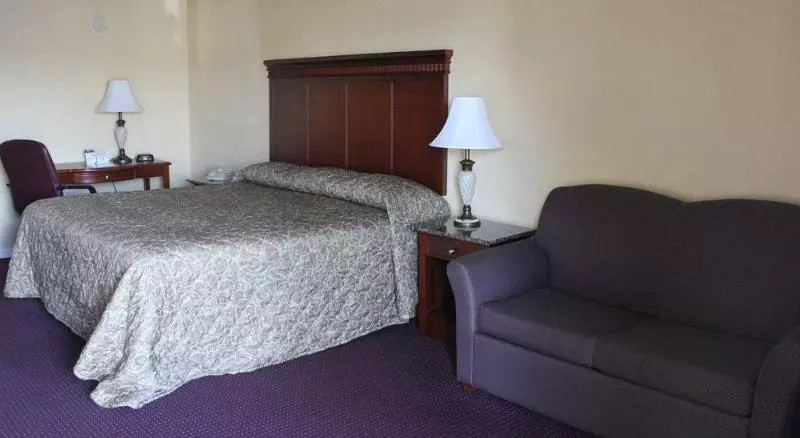 Отель Quarters Inn & Suites