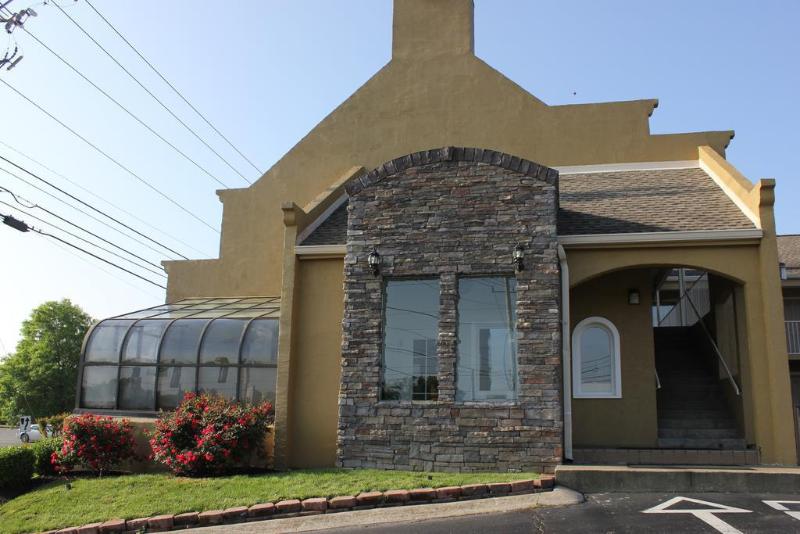 호텔 Quarters Inn & Suites