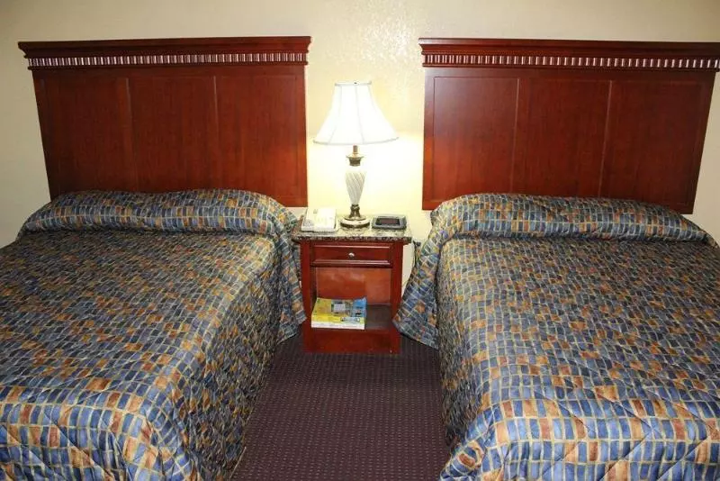 Отель Quarters Inn & Suites