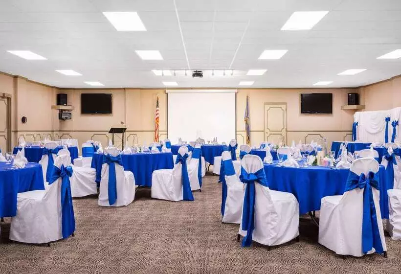 Ramada By Wyndham Paintsville Hotel & Conference Center