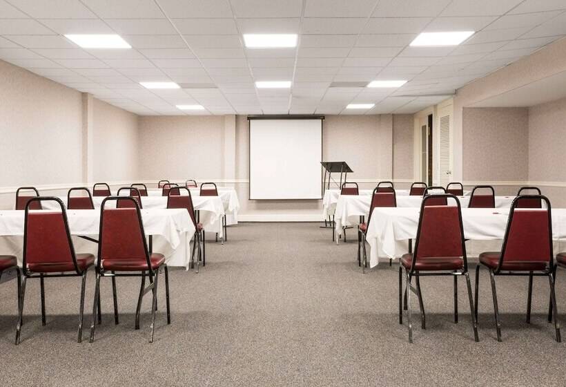 Ramada By Wyndham Paintsville Hotel & Conference Center