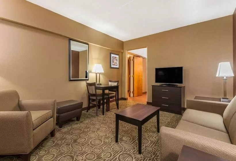 Ramada By Wyndham Paintsville Hotel & Conference Center