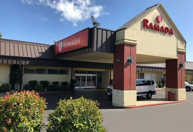 호텔 Ramada By Wyndham Sacramento