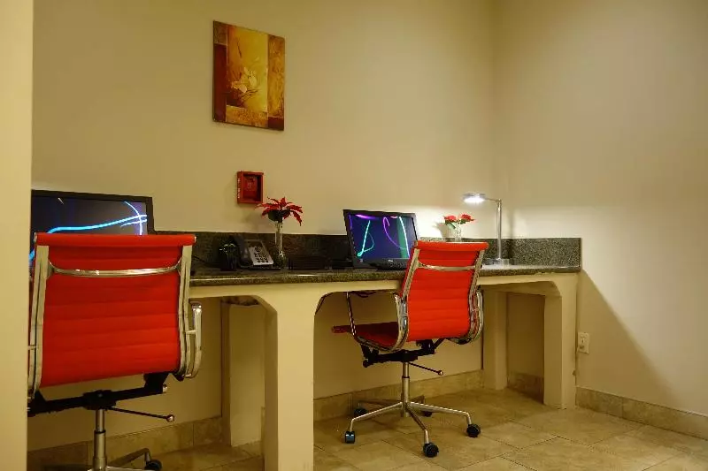 호텔 Ramada By Wyndham Sacramento