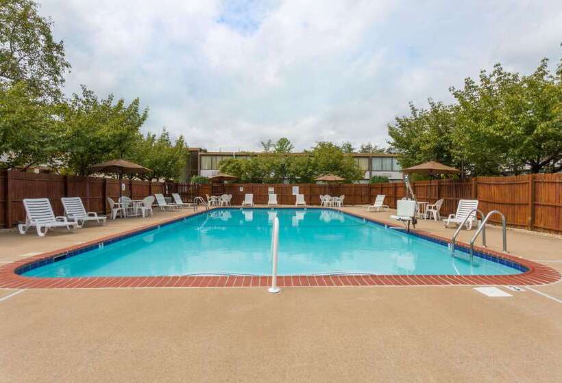 בית מלון כפרי Ramada By Wyndham Triangle/quantico