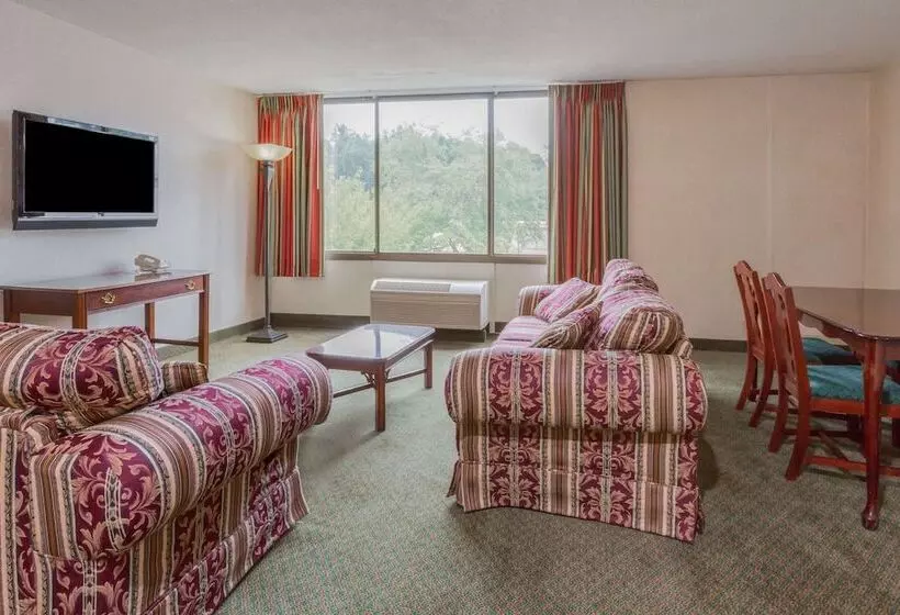 酒店 Ramada By Wyndham Triangle/quantico