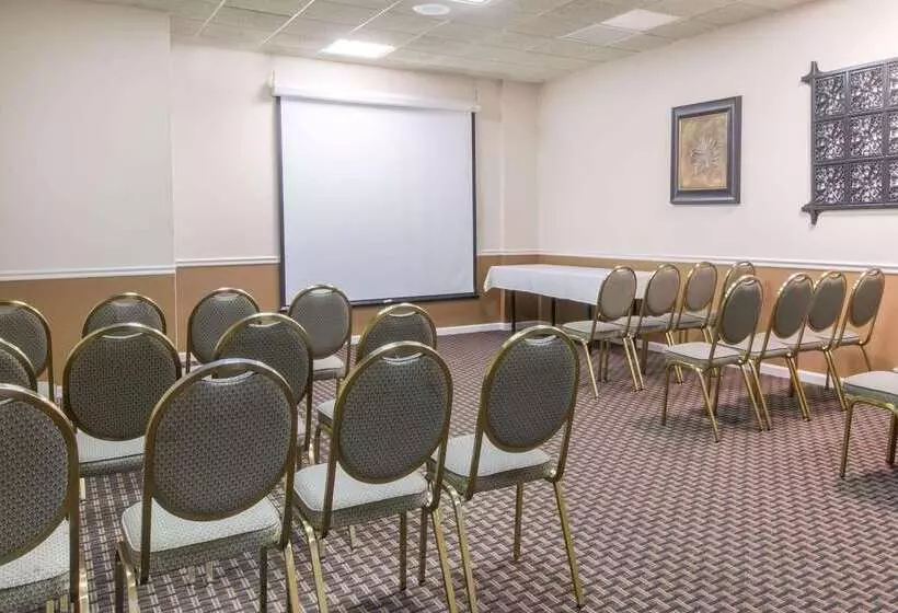 酒店 Ramada By Wyndham Vineland Millville Area