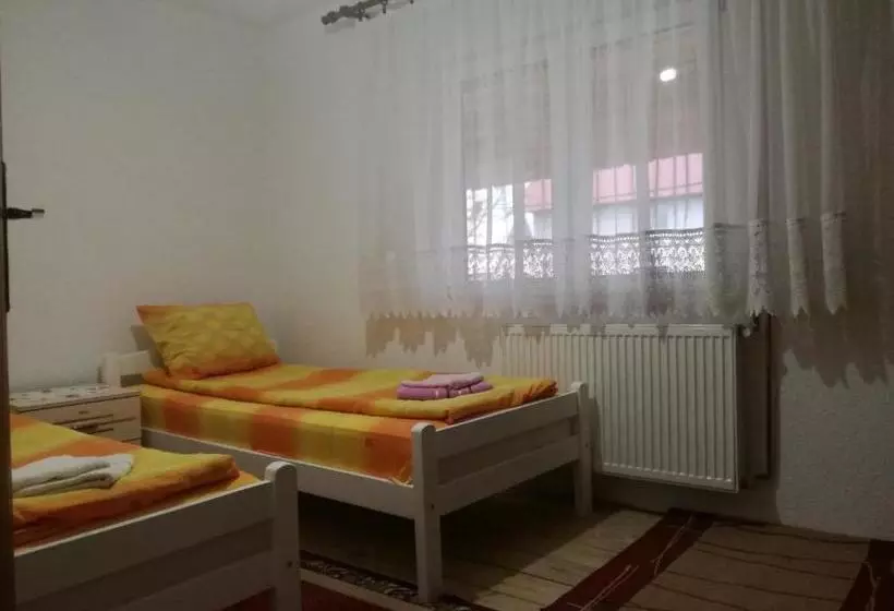 مسافرخانه Verica Rooms