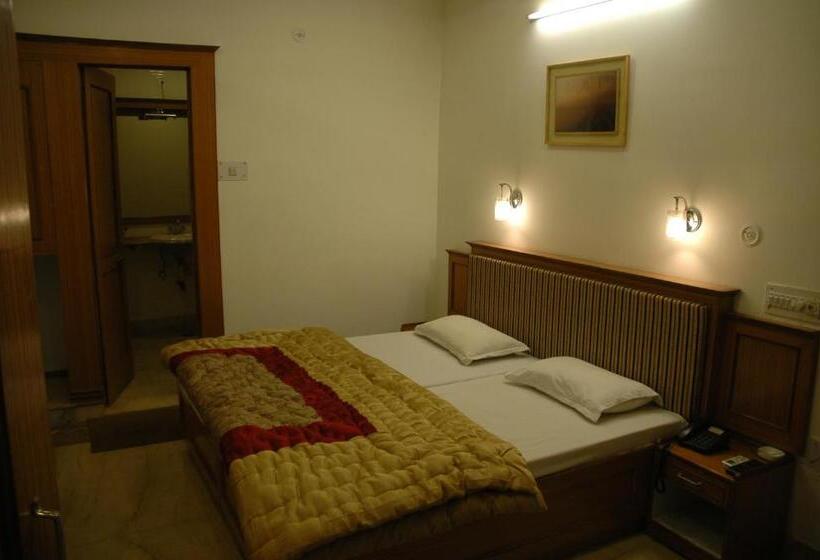 Hotel Kamal Nearest To Taj Mahal