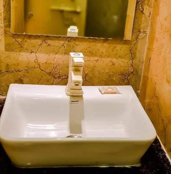 هتل Kamal Nearest To Taj Mahal