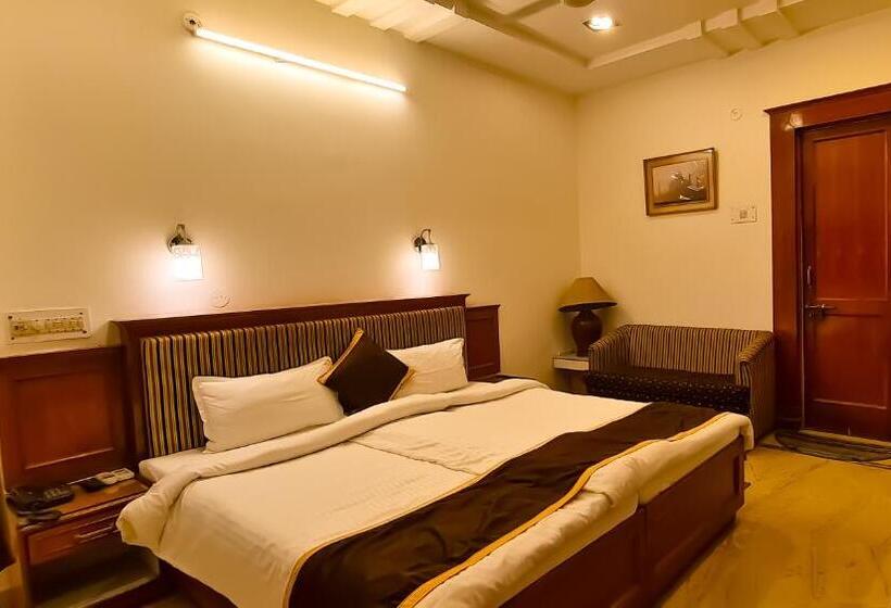 Hotel Kamal Nearest To Taj Mahal
