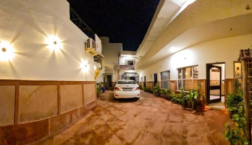 Hotel Kamal Nearest To Taj Mahal