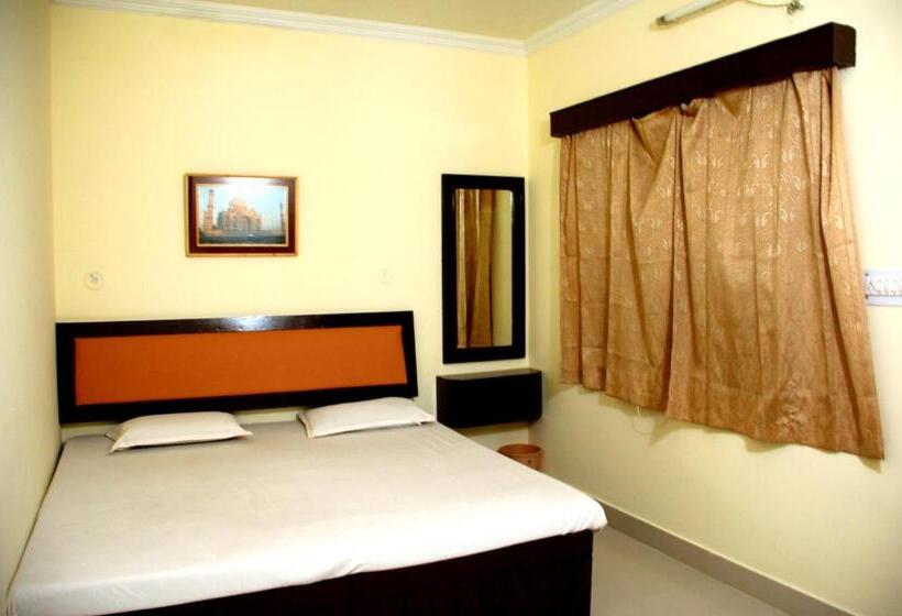 Hotel Kamal Nearest To Taj Mahal