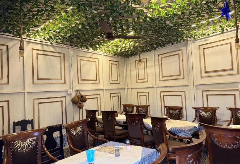 Hotel Kamal Nearest To Taj Mahal