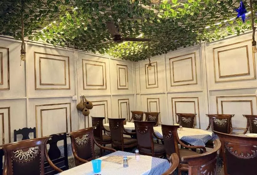 هتل Kamal Nearest To Taj Mahal