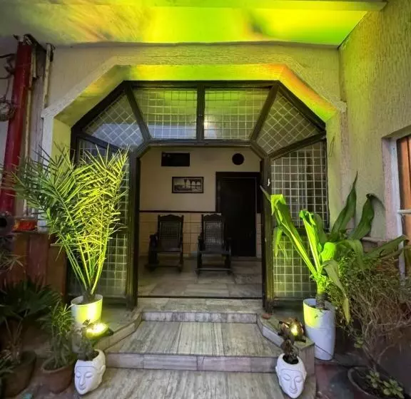 هتل Kamal Nearest To Taj Mahal