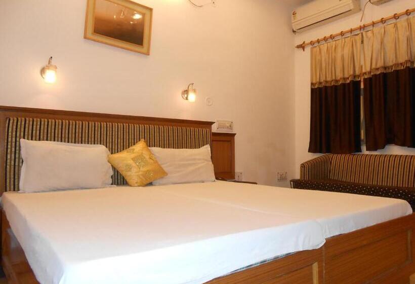Hotel Kamal Nearest To Taj Mahal