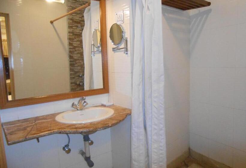 Hotel Kamal Nearest To Taj Mahal