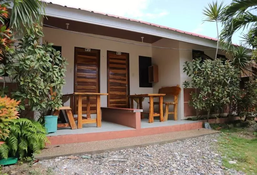 Hotelli Mountain Beach Resort