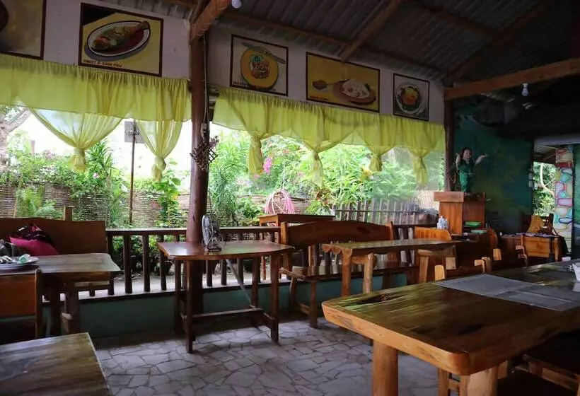 Hotelli Mountain Beach Resort