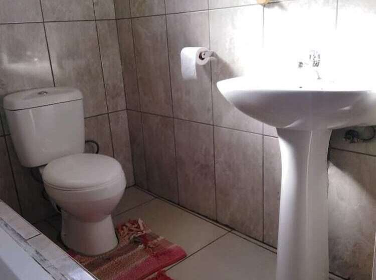 Pensão Mc's Self Catering Accommodation