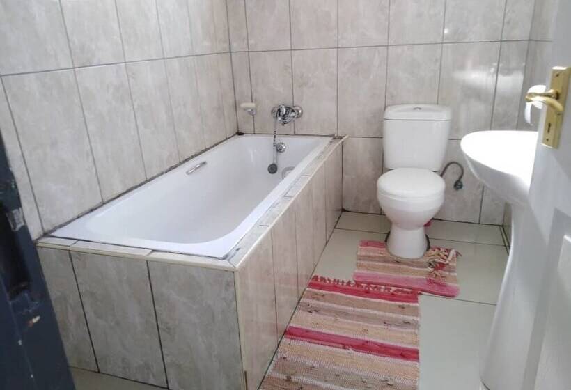 Pensão Mc's Self Catering Accommodation