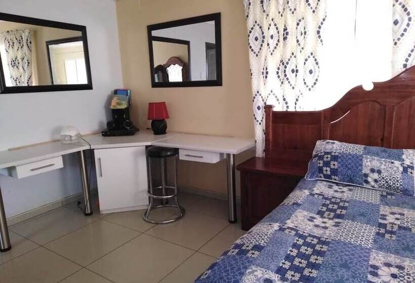 Pensão Mc's Self Catering Accommodation