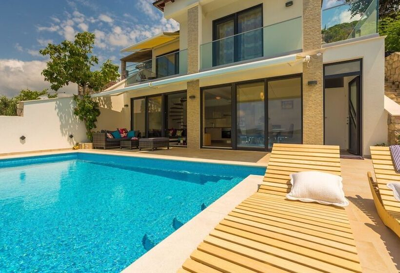 Hedera Estate, Villa Hedera Vi